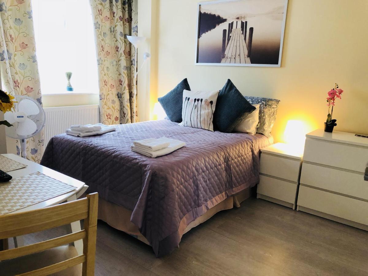 Mandeville Rooms Northolt  Экстерьер фото